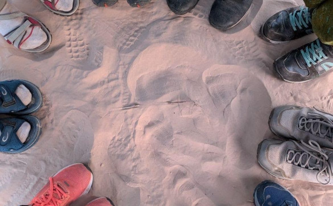 pieds groupe femmes désert Tunisie Fanny HALLET